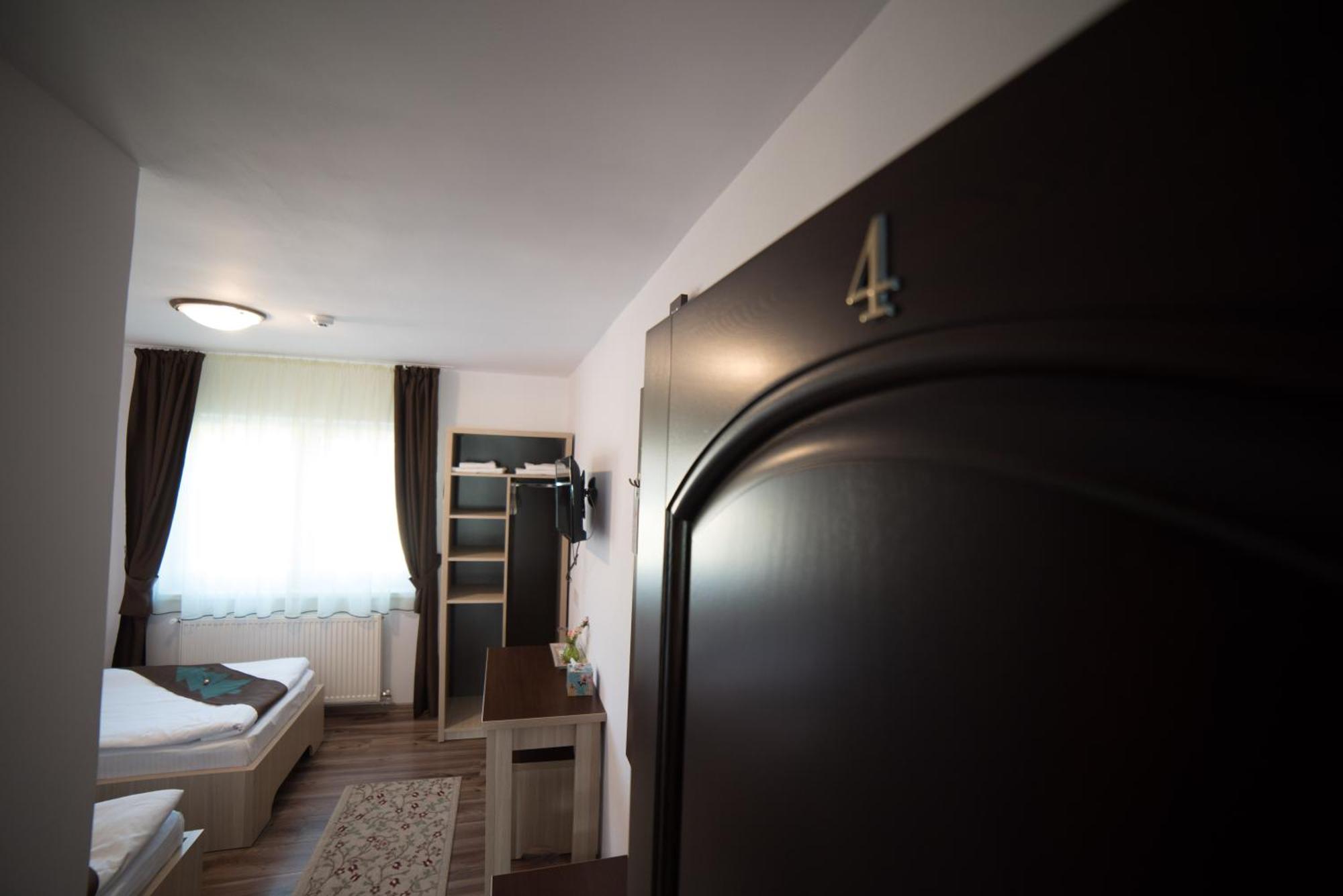 Guest house Casa Bradul