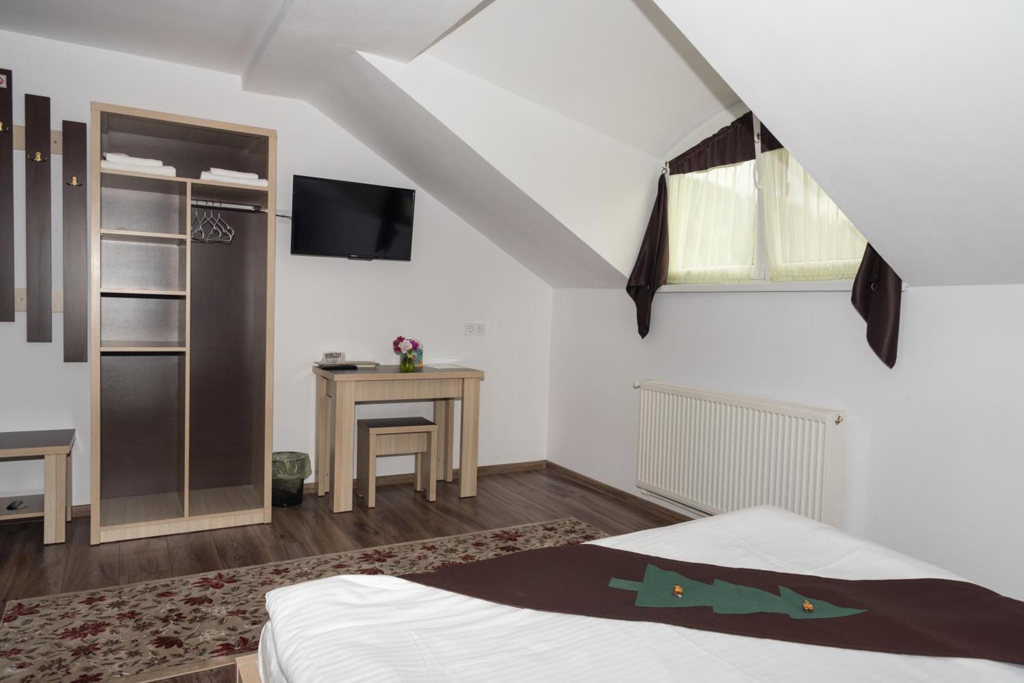 Casa Bradul Guest house Voronet