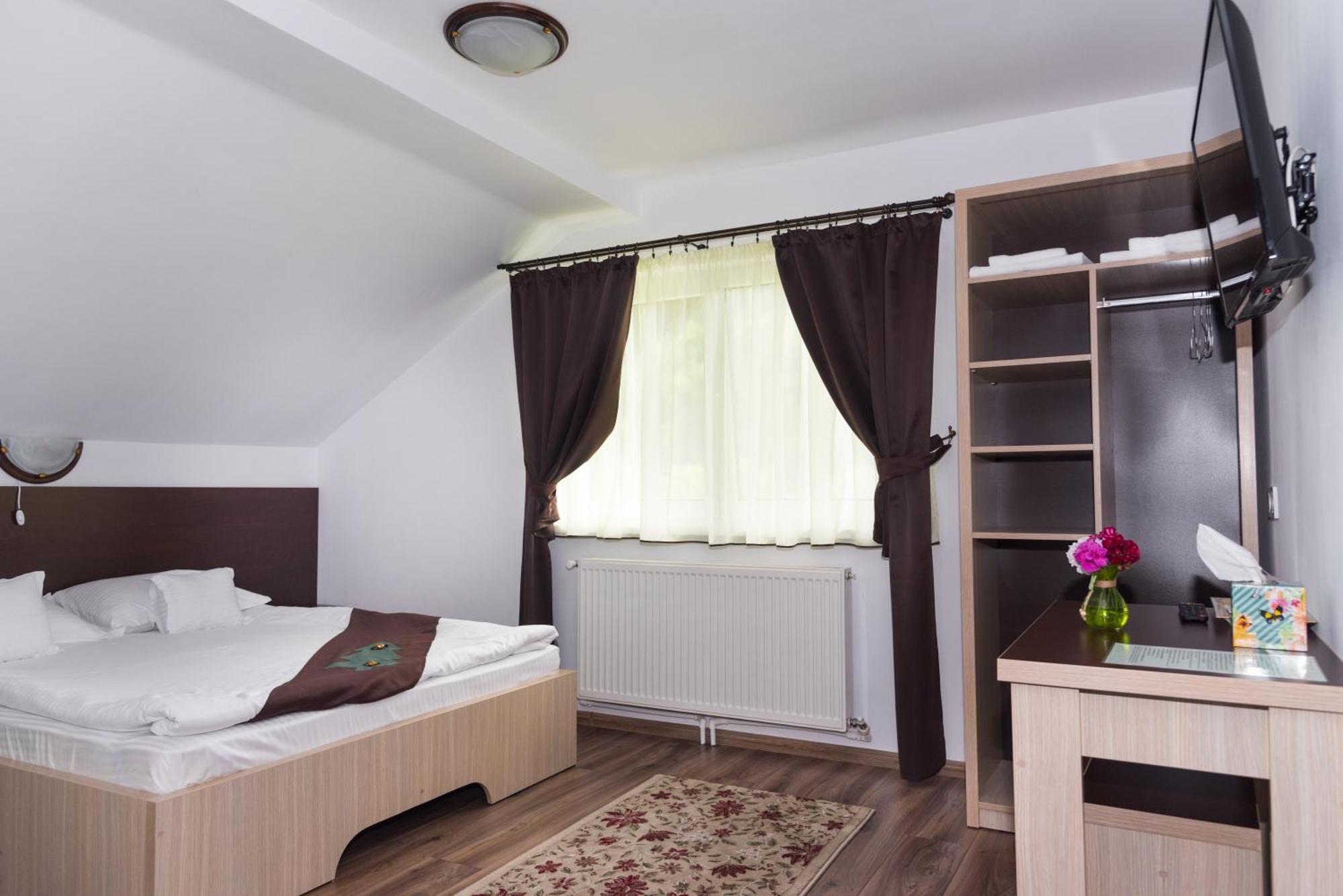Guest house Casa Bradul